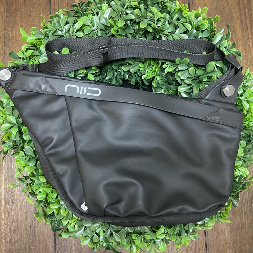 NIID FINO IV Chest bag